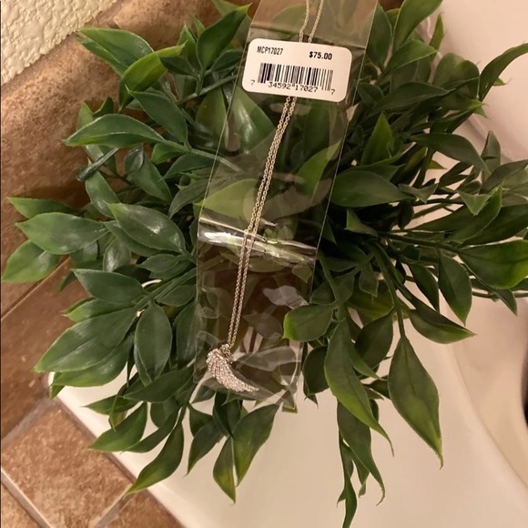 Silver Angel wing pendant Necklace - Picture 2 of 4